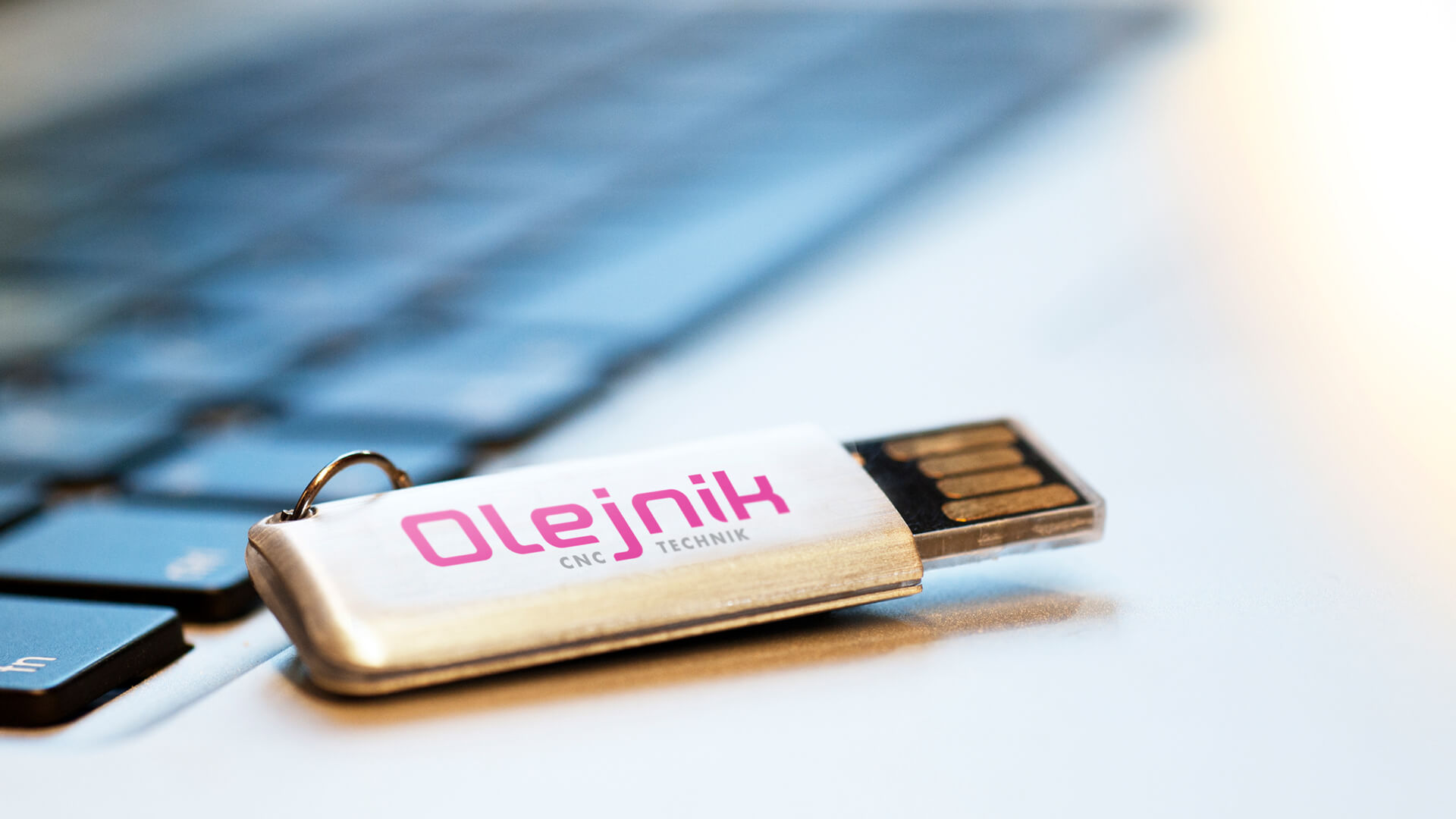 USB Stick mit Olejnik Logo